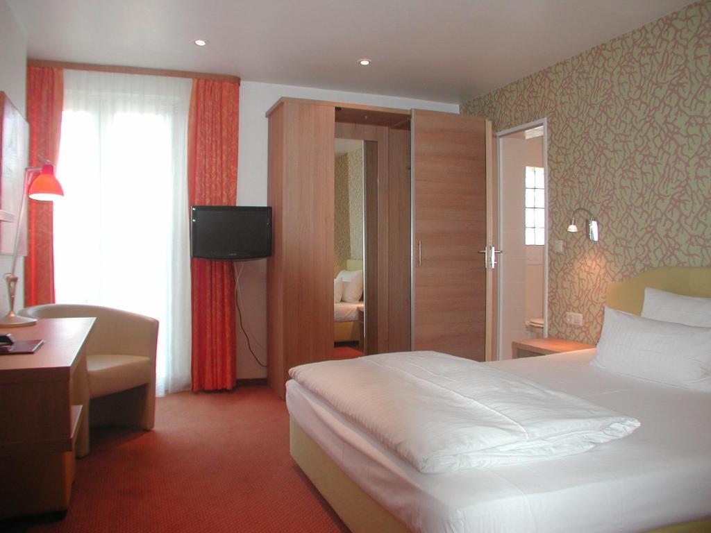 Hotel Alpenblick Garni Uberlingen Værelse billede